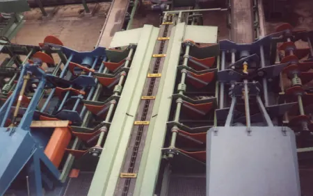 conveyor system with ejectors