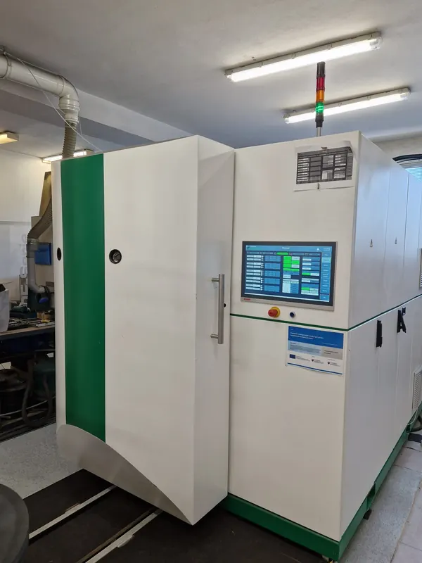 coating device with a high plasma ionization